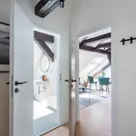 Under The Beams - Designer Old Town Loft Apartamento
