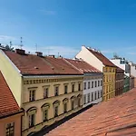 Under The Beams - Designer Old Town Loft Praga