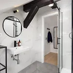 Apartamento Under The Beams - Designer Old Town Loft *