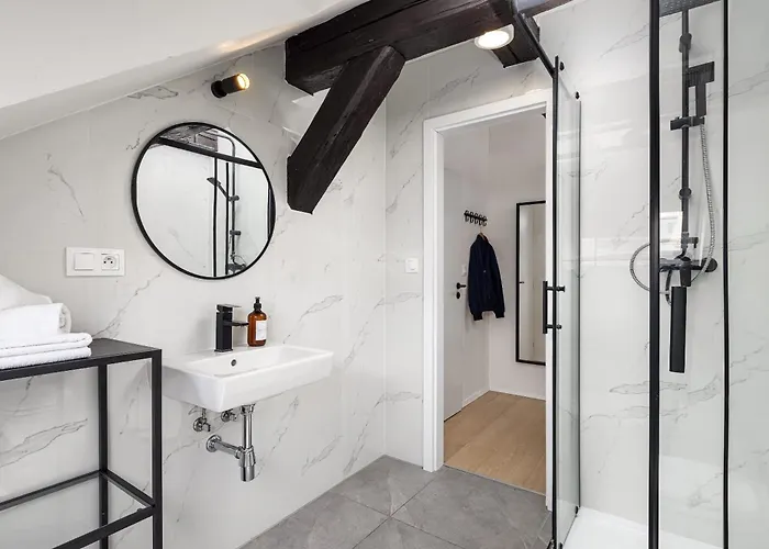 Διαμέρισμα Under The Beams - Designer Old Town Loft *