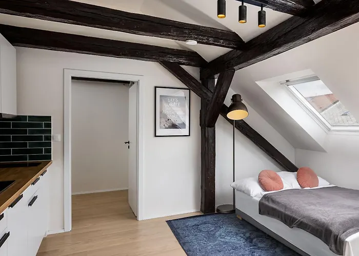 Under The Beams - Designer Old Town Loft *