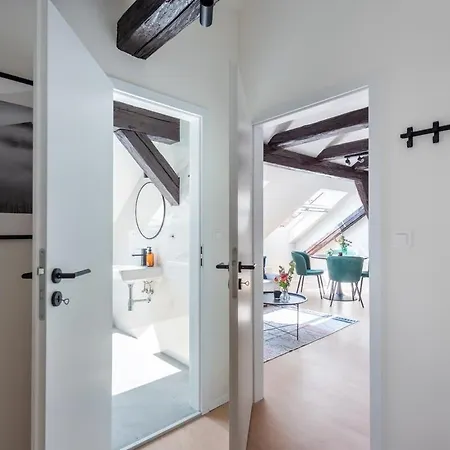 Under The Beams - Designer Old Town Loft Appartement