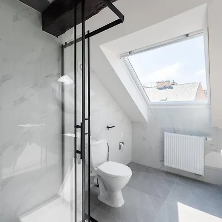 Under The Beams - Designer Old Town Loft